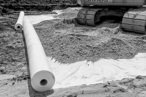 Армирование дорожного основания: как выбрать между георешеткой и геотекстилем